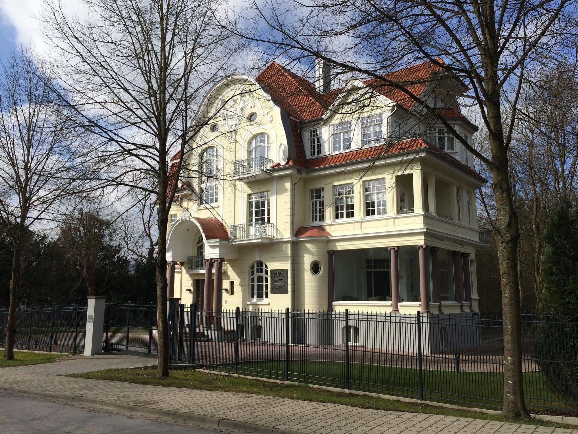 Appartements Am Kurpark Bad Pyrmont Exterior foto