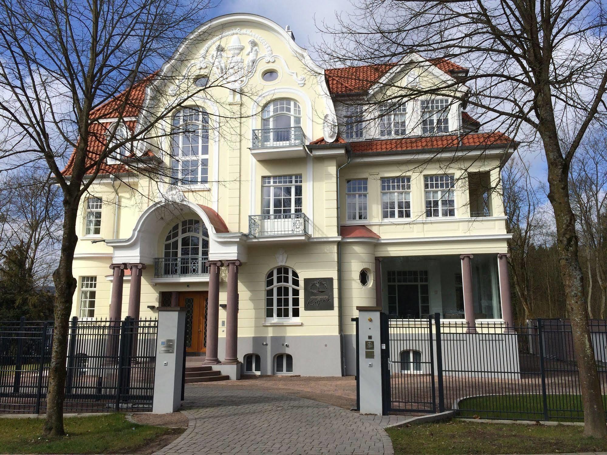 Appartements Am Kurpark Bad Pyrmont Exterior foto
